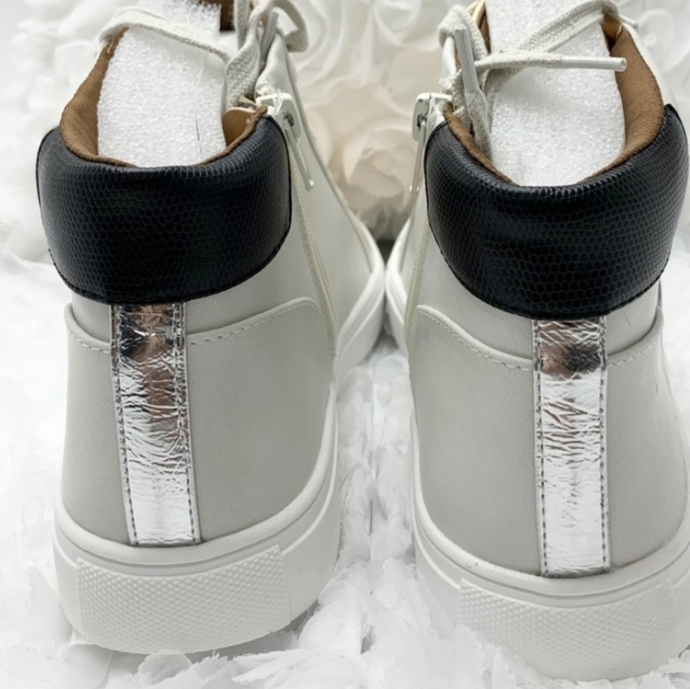 NWT! Dolce Vita Alvira Lace up sneakers - Picture 4 of 4
